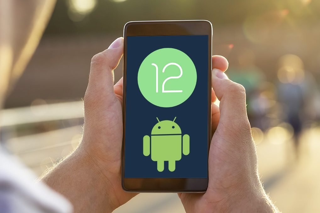 Android 12 in der Hand