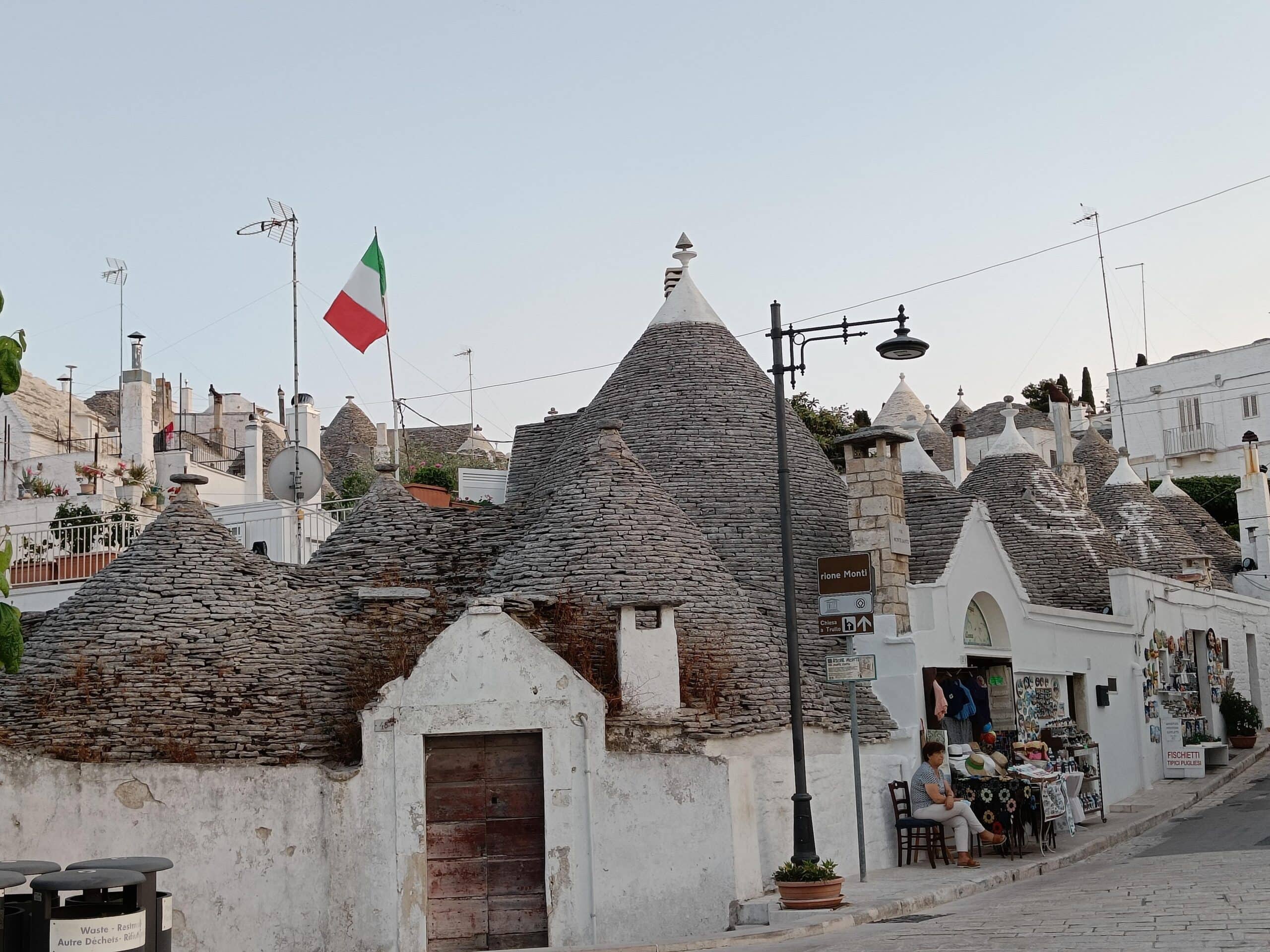 Italienische Flagge in Gasse