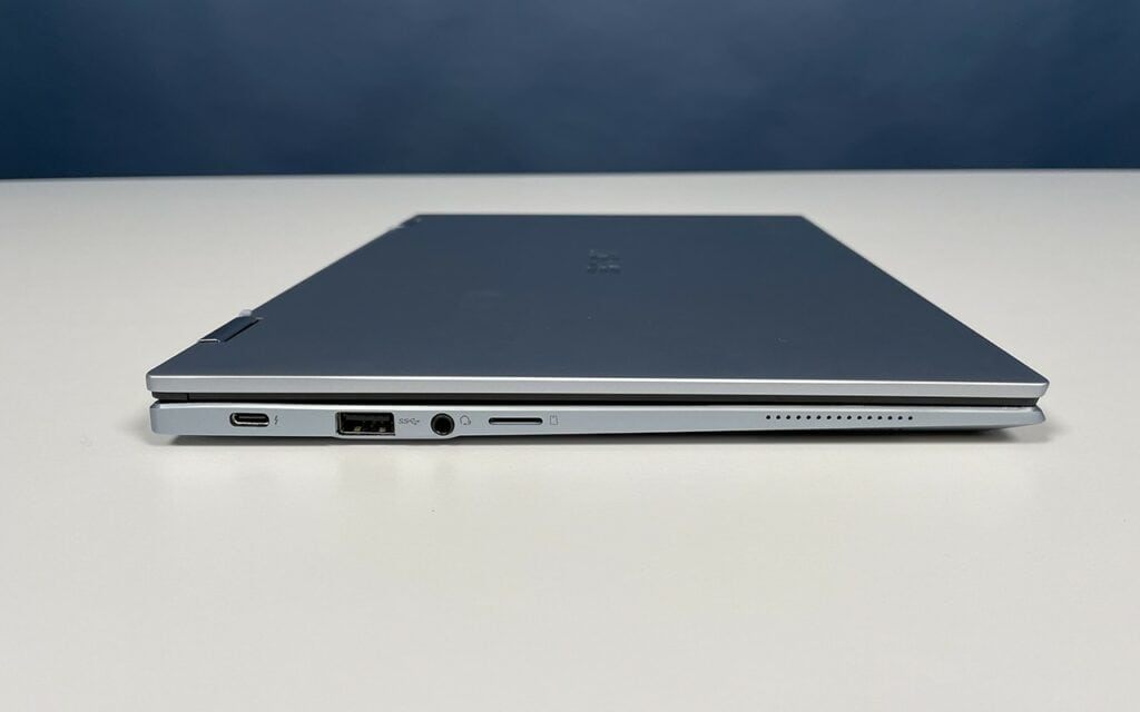 Asus Chromebook Flip XC5 Anschlüsse von der Seite