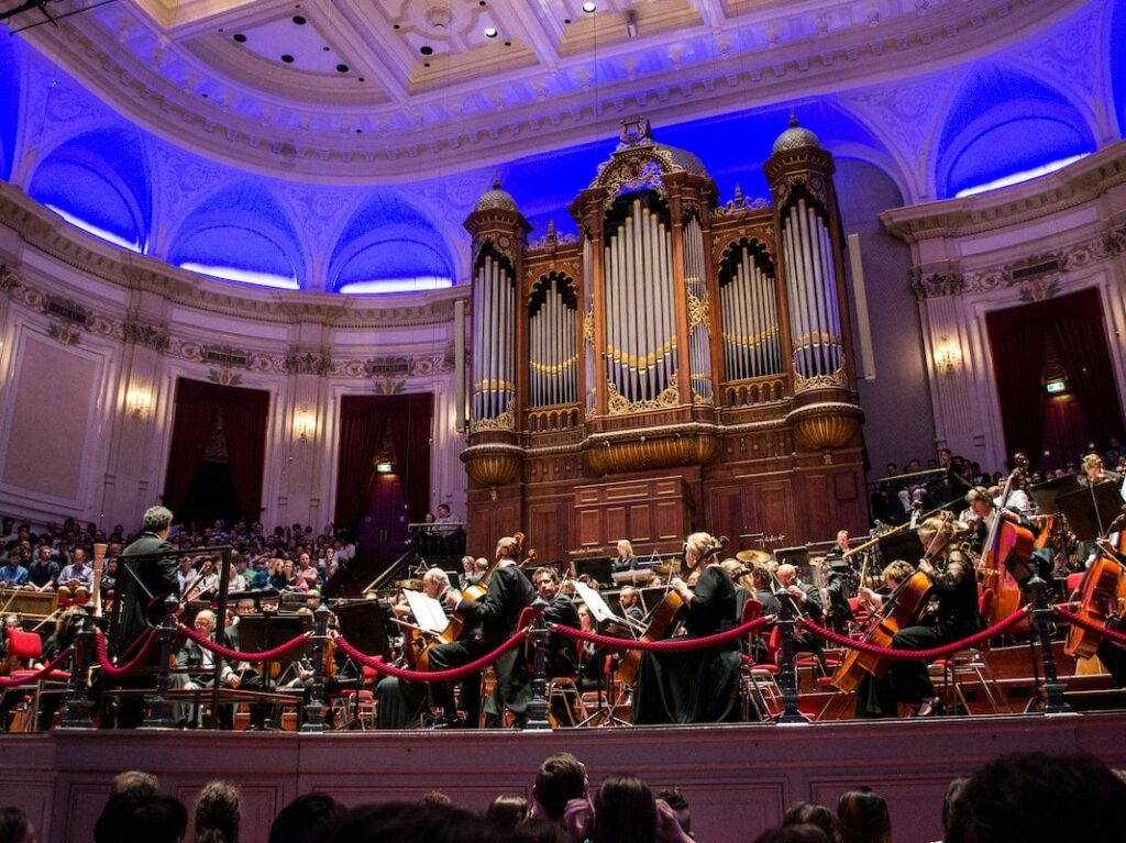 Ein Konzert in einer Kirche