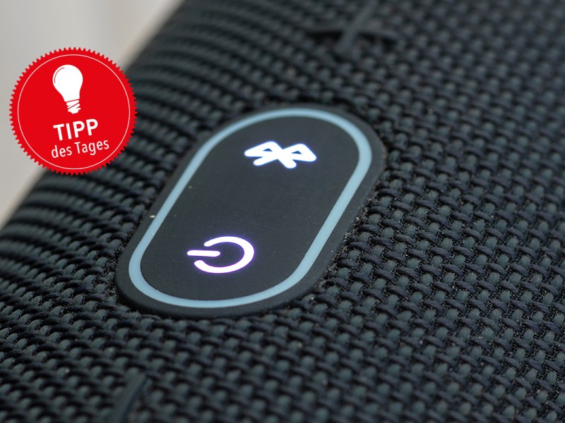 Die Power-Taste einer Bluetooth Box