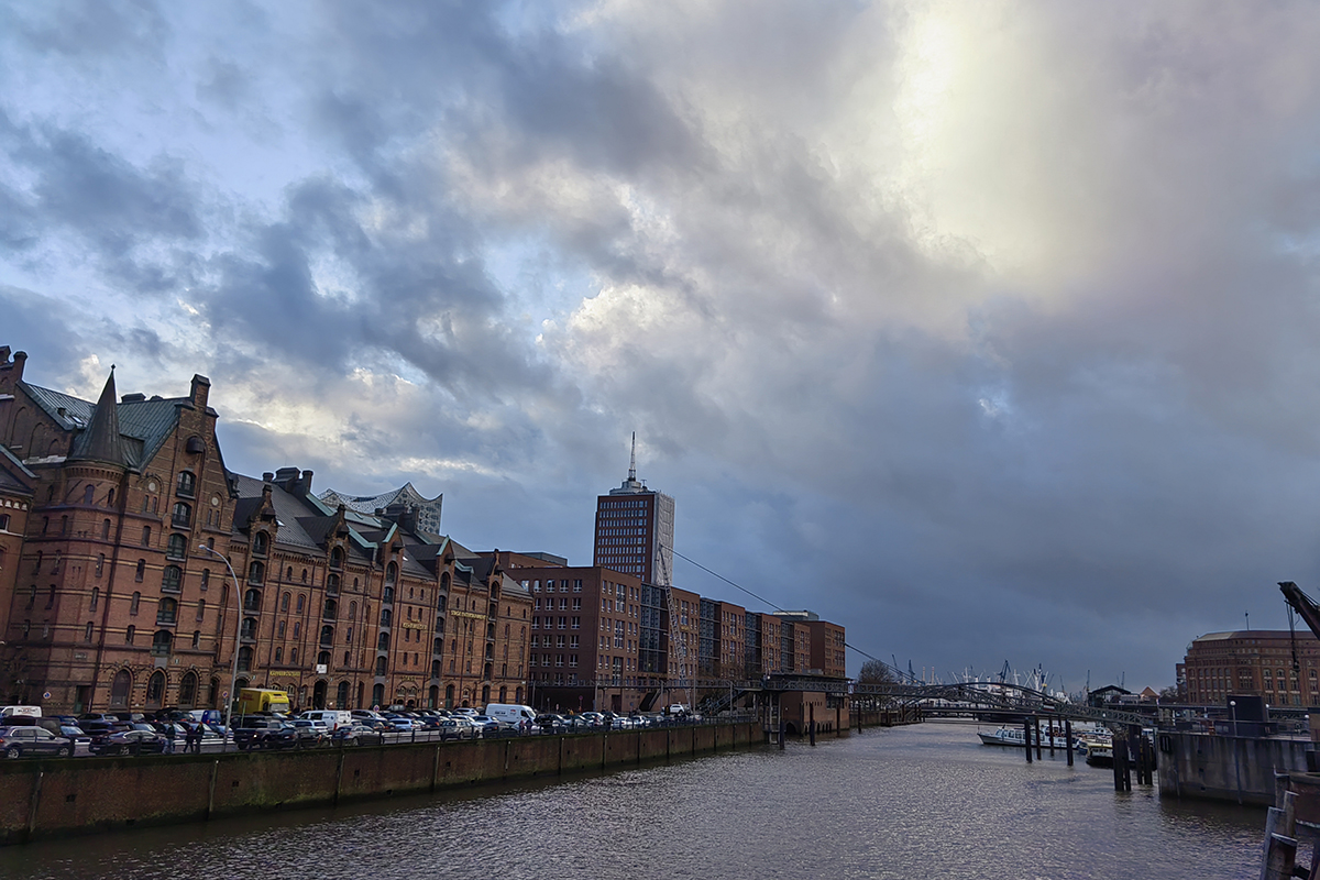 Huawei Nova 9 Foto Speicherstadt und Elbe