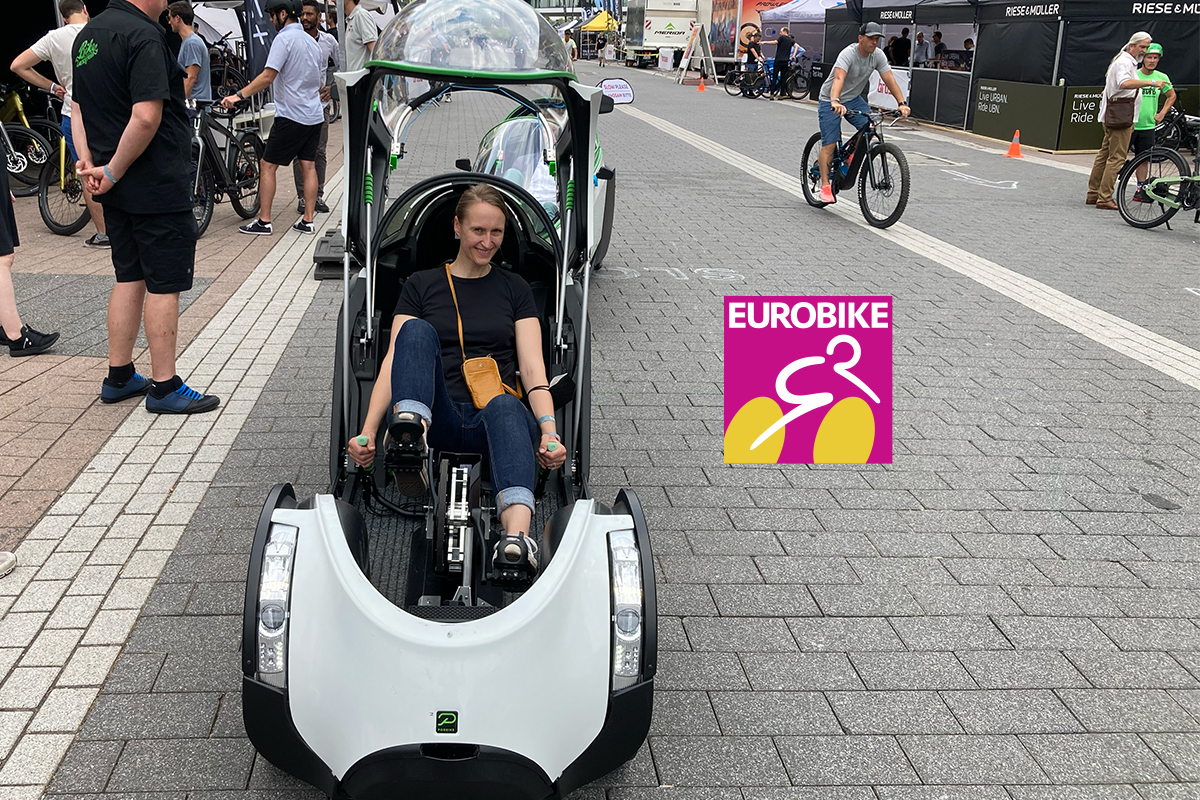 Frau im Kapselauto frikar von podbike