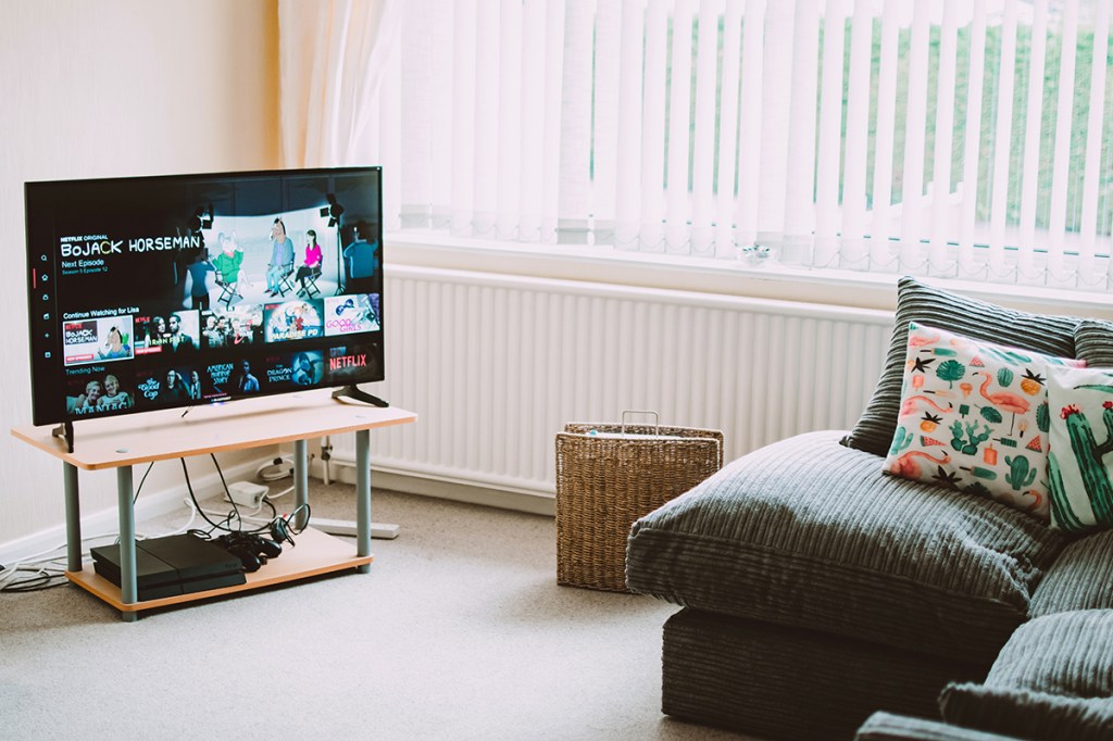 Fernseher im Zimmer.