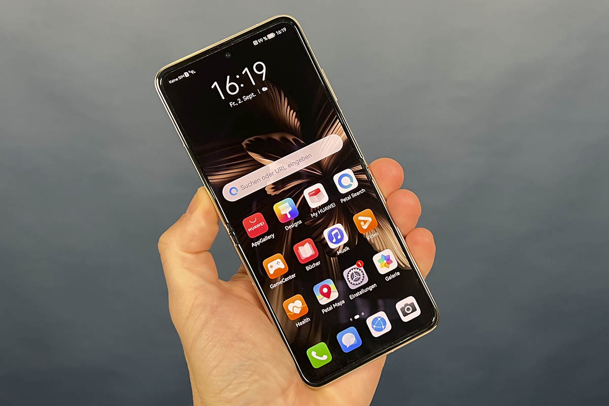 Huawei P50 Pocket aufgeklappt Display