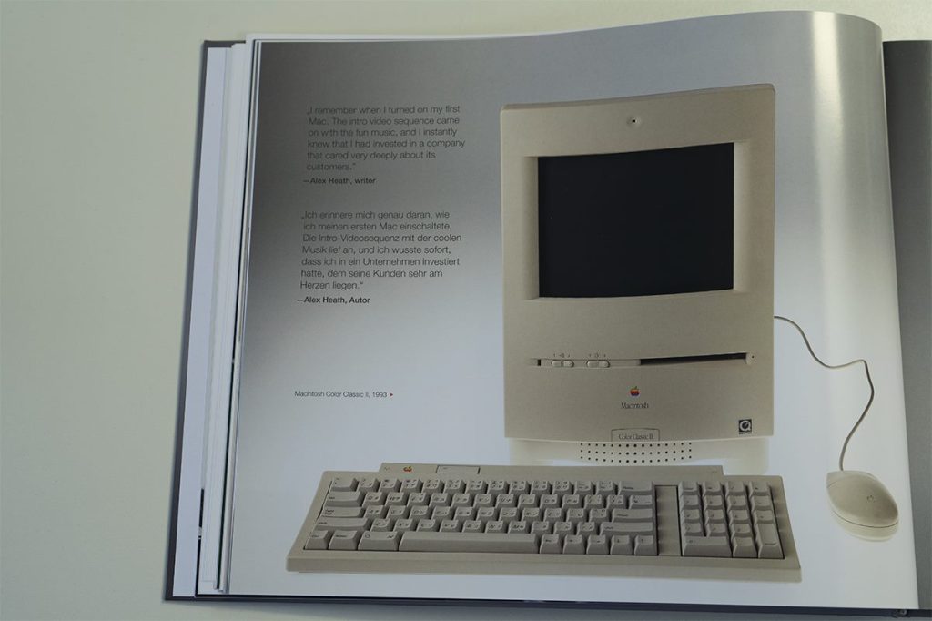 Die Abbildung eines Macintoth Color Classic II von 1993 auf Seite 42 von "ICONIC"