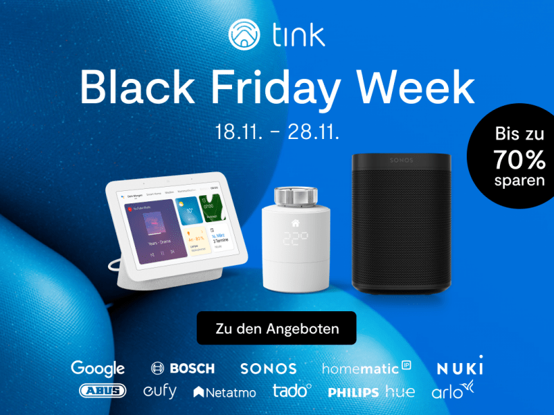 Ein Google Nest Hub, ein Sonos-Lautsprcher und ein tado°-Thermostat vor einem blauen Hintergrund mit tink-Logo