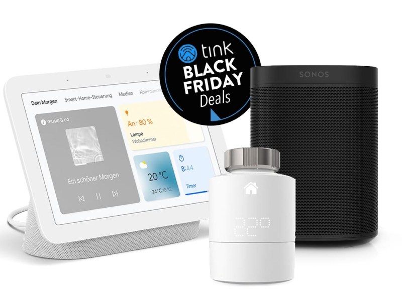 Ein Google Nest Hub, ein Sonos-Lautsprcher und ein tado°-Thermostat vor einem blauen Hintergrund mit tink-Logo