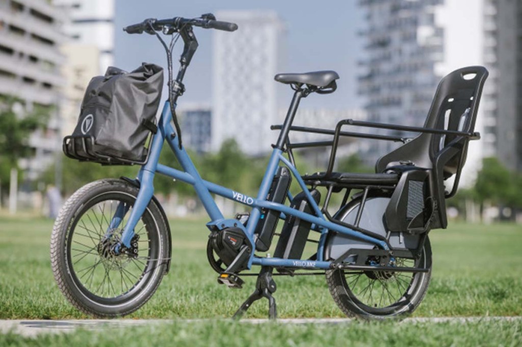 E-Cargo-Bike Sub von Vello auf einer Wiese