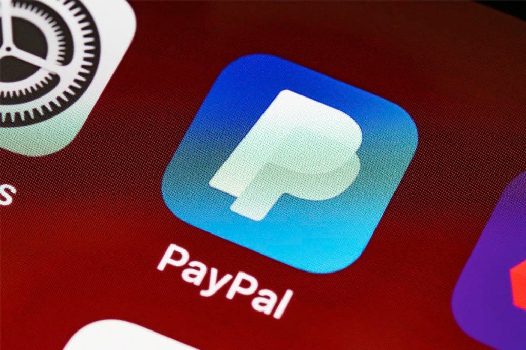 Screen mit PayPal Symbol