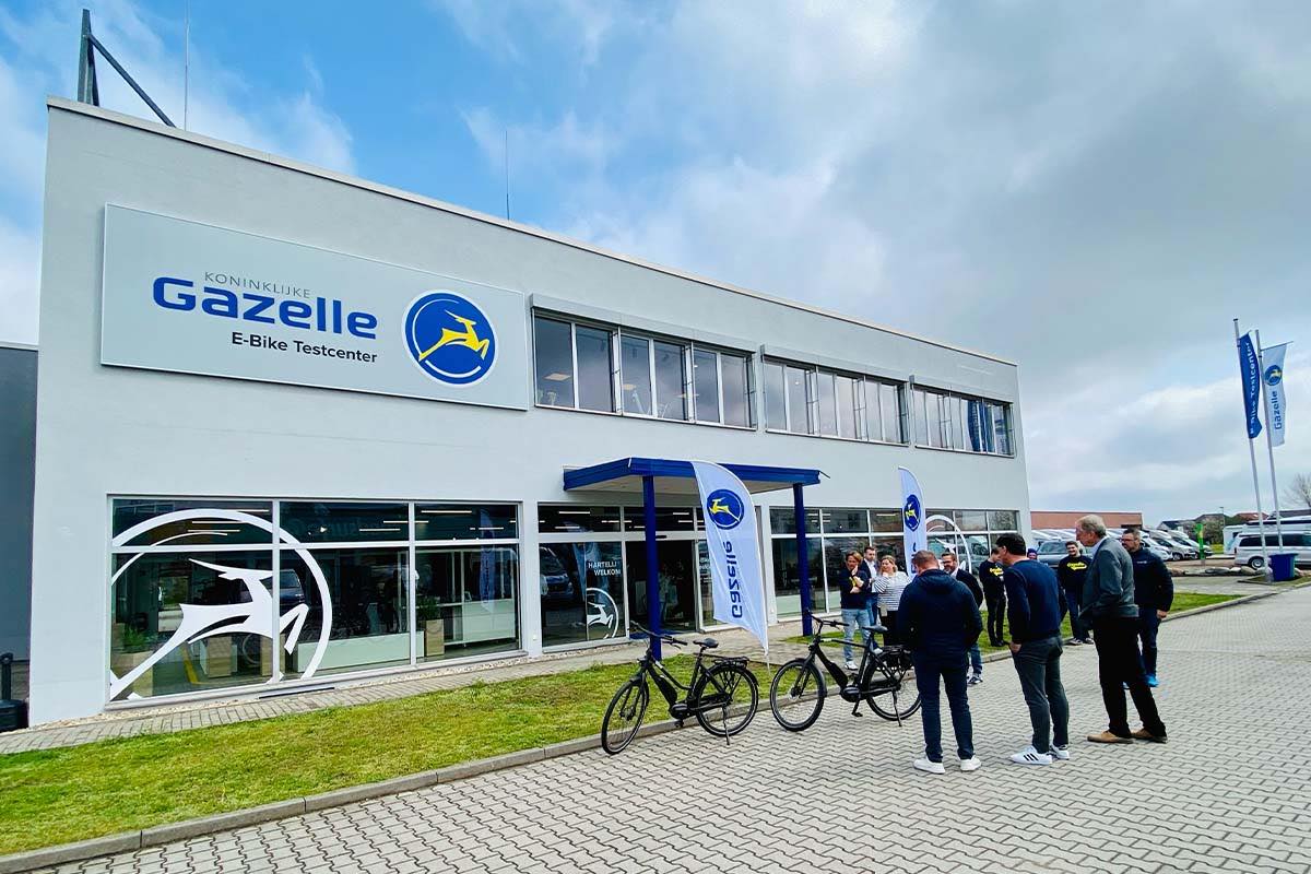 E-Bike Testcenter von Gazelle in Berlin von außen - Totale