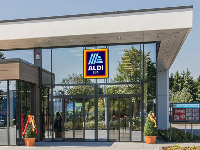 Eine Aldi-Süd-Filiale von vorne fotografiert.