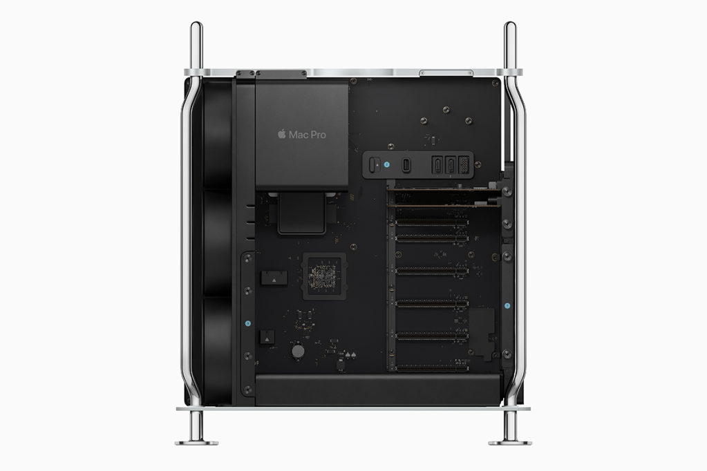 Der neue Mac Pro von innen vor weißem Hintergrund^