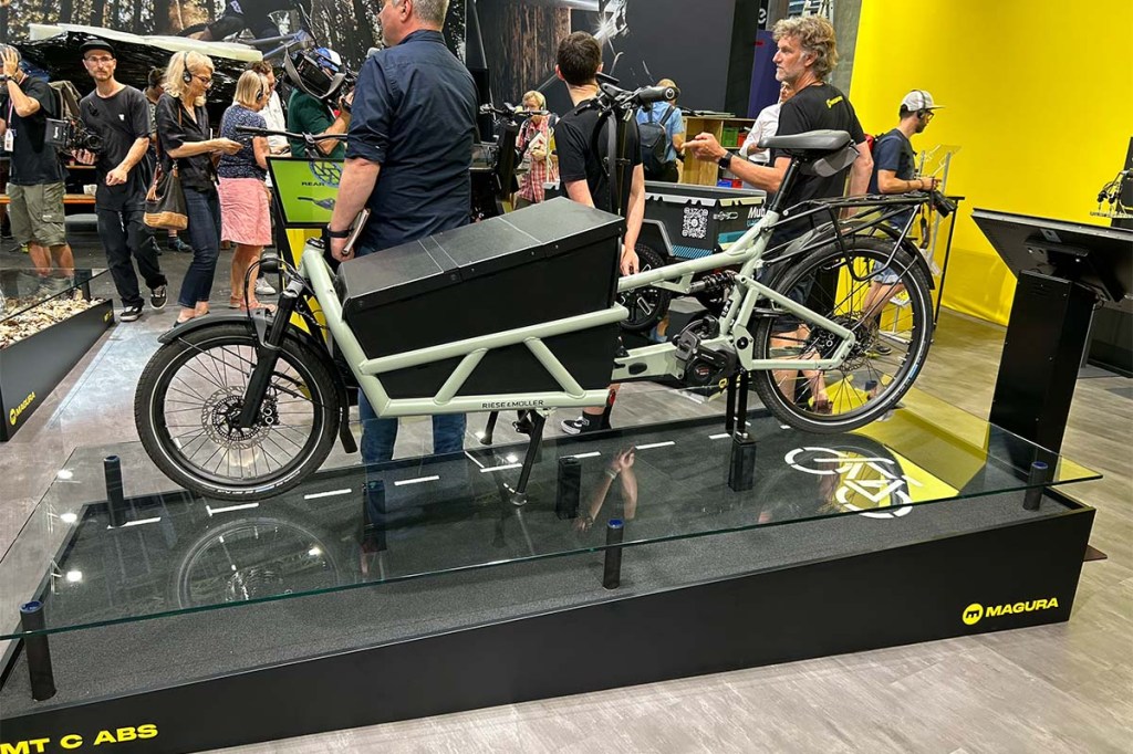 Totale E-Cargobike am Messestand von Magura