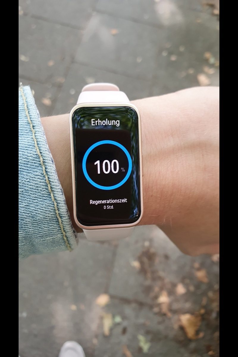 Eine Anzeige auf dem Huawei Band 8.