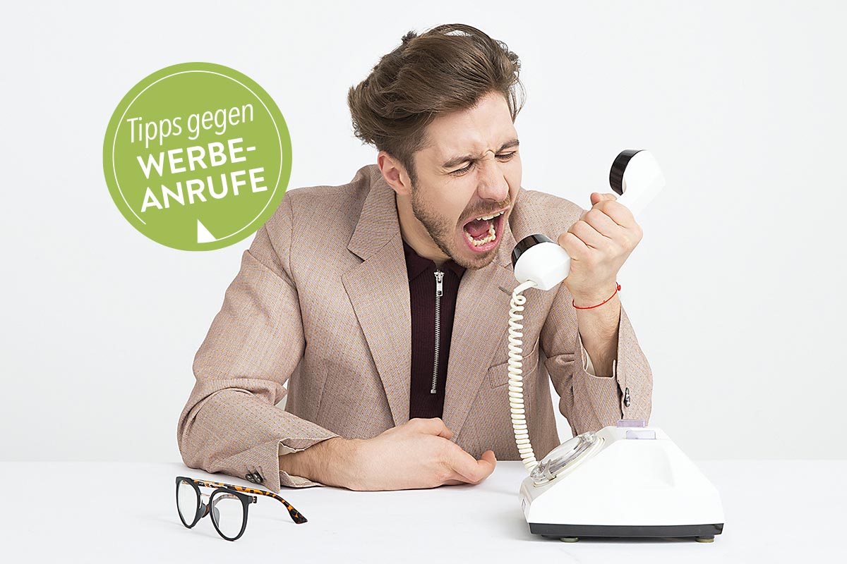 Genervter Mann am Telefon