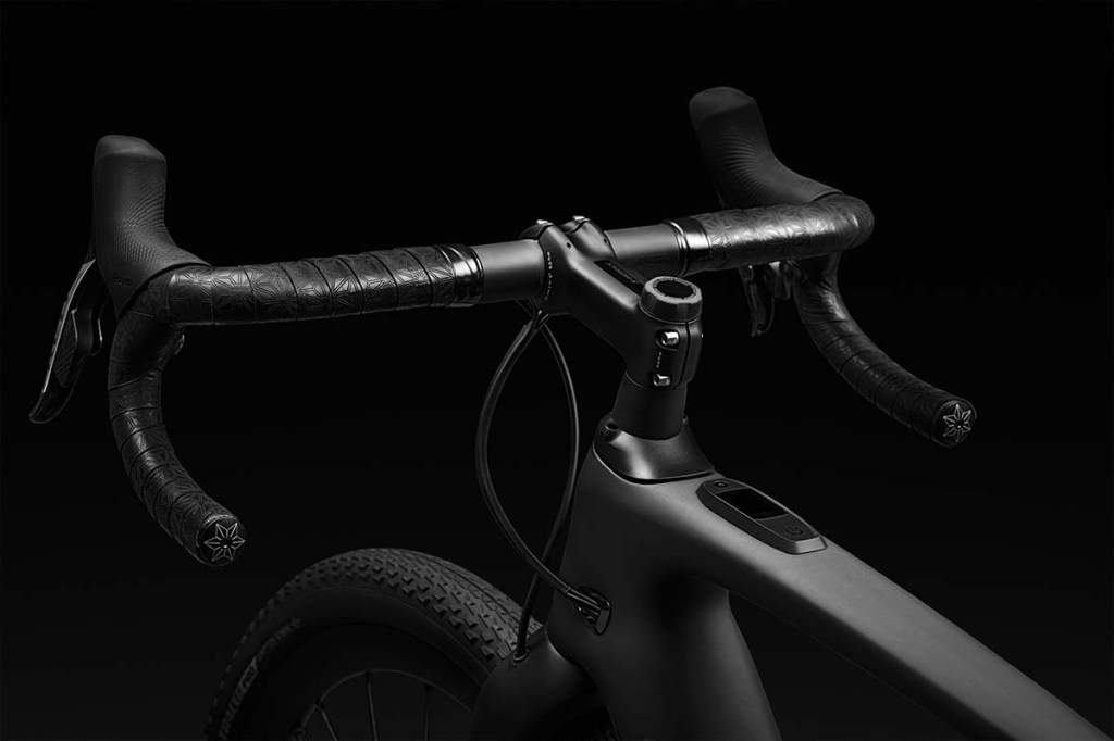 Nahaufnahme Lenker von Gravel-E-Bike als Productshot