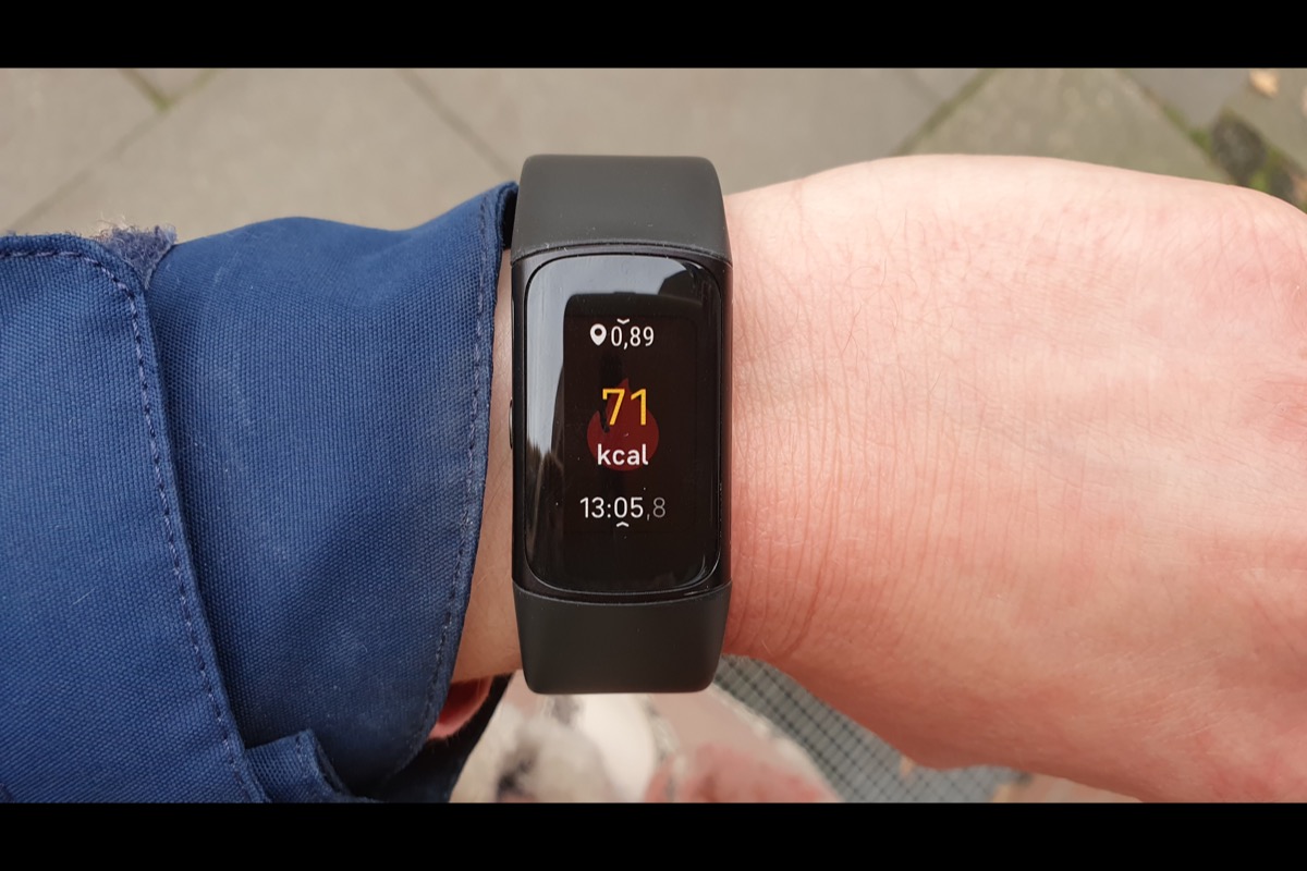 Die Fitbit Charge 6.