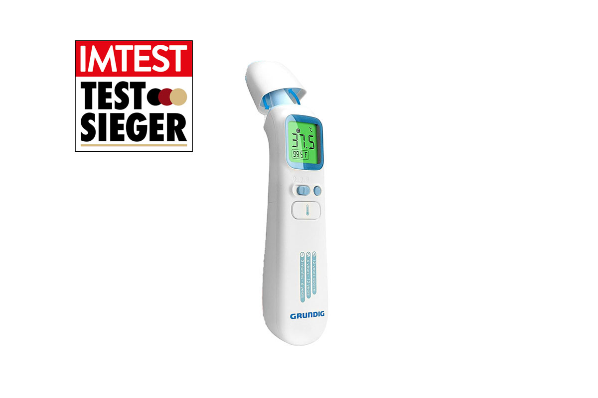 Ohrthermometer von Grundig in leicht angeschrägter Ansicht mit Dispalyanzeige und Test-Sieger-Siegel vor weißem Hintergrund.