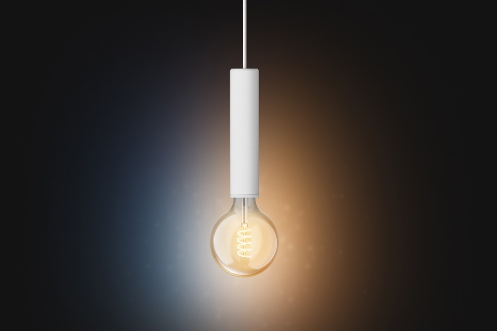 Philips Hue Pendelleuchtenkordel von Signify, vor dunklem Hintergrund.