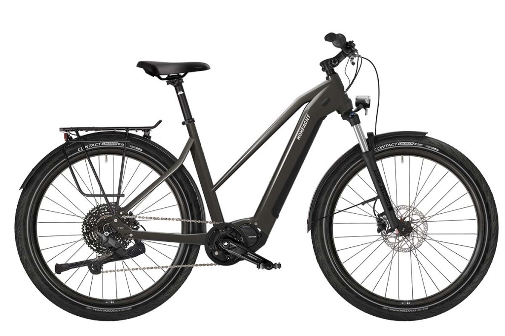 Productshot schwarzes Trekking-E-Bike von der Seite