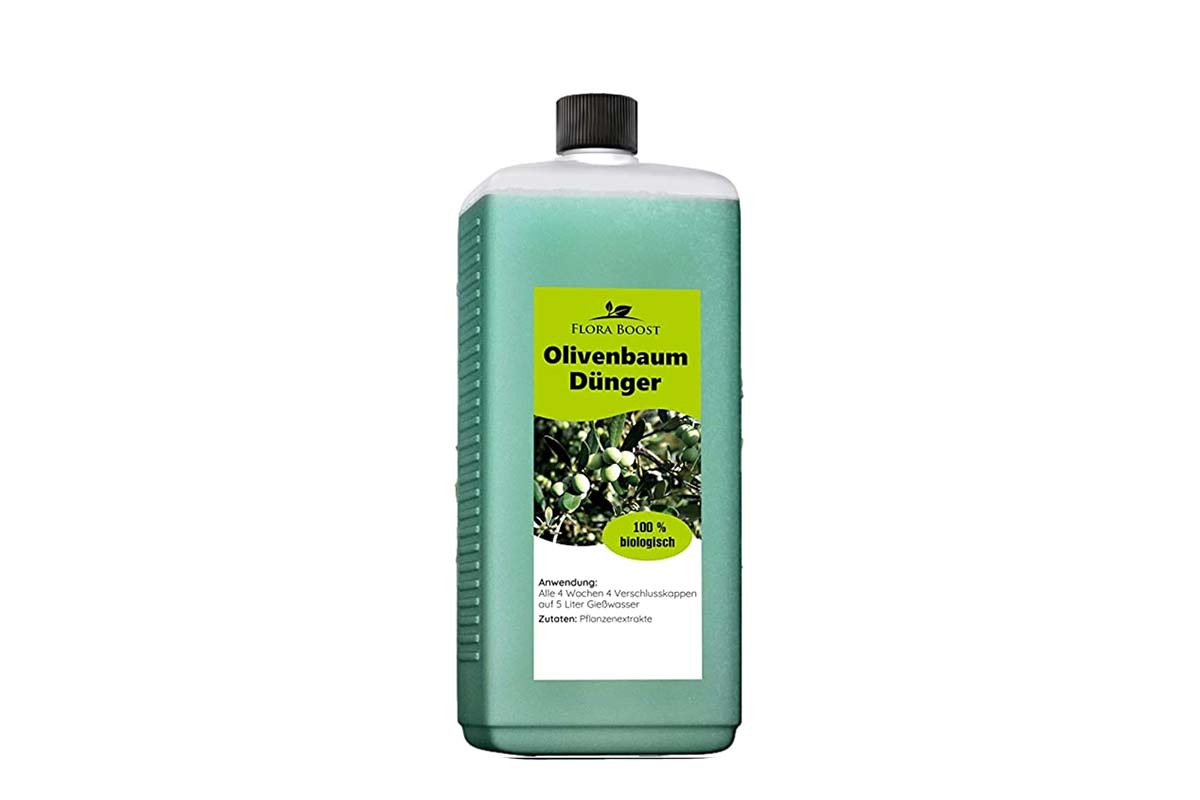 Productshot Plastikflasche mit grünem Dünger
