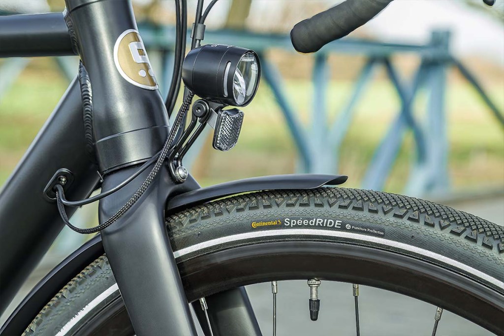 Nahaufnahme Frontlicht eines E-Bikes