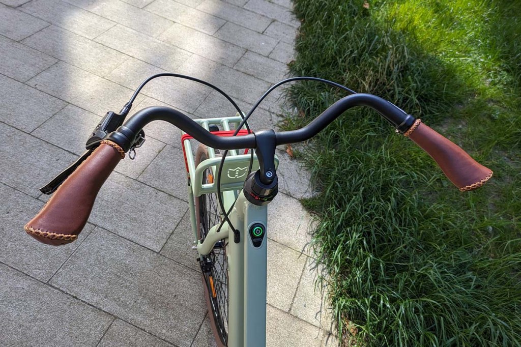 Blick aus Fahrersicht auf einen Fahrradlenker