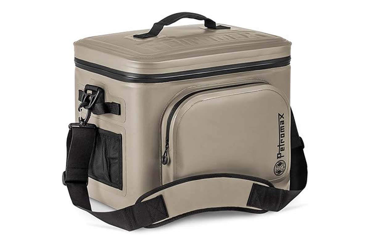 braun-beige Kühltasche auf weißem Grund