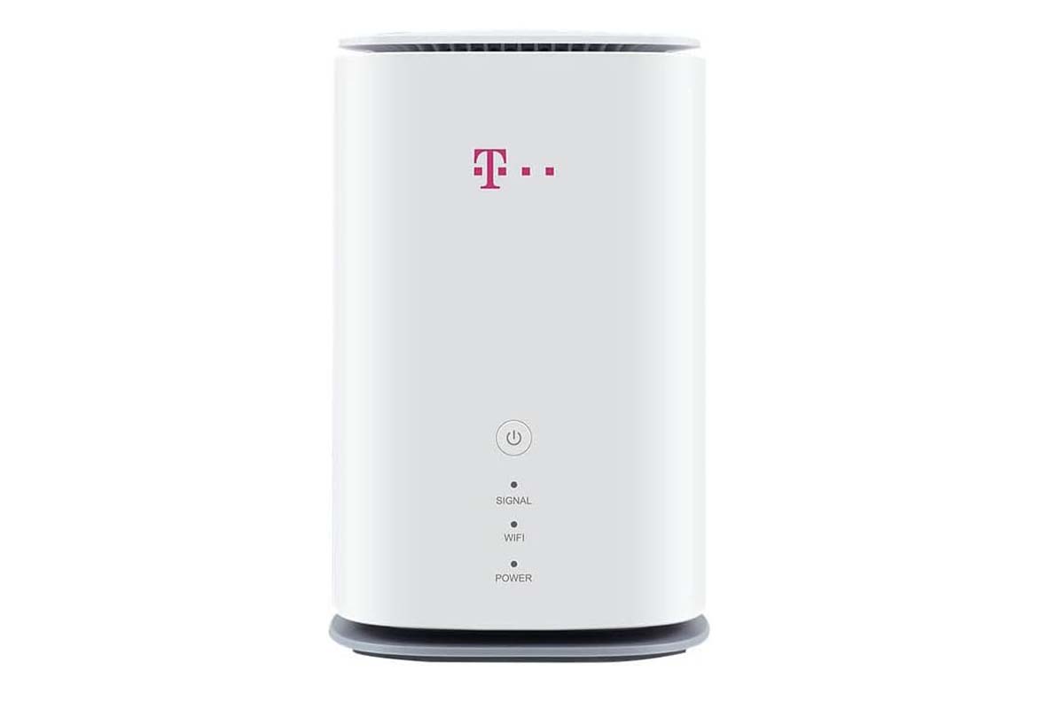weiter Internet-Router auf weißem Grund