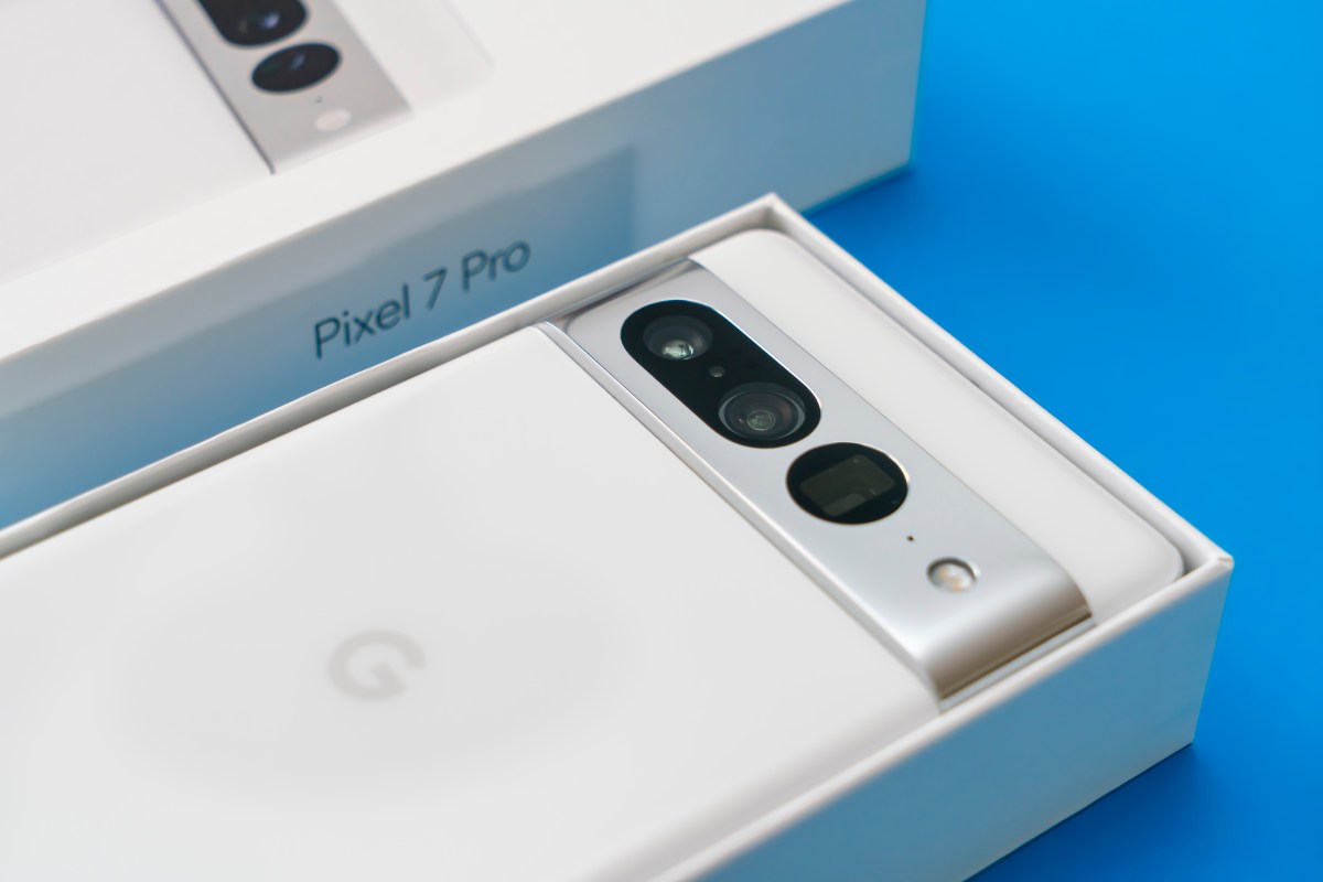 Google Pixel 7 Pro in Weiß in der Originalverpackung.