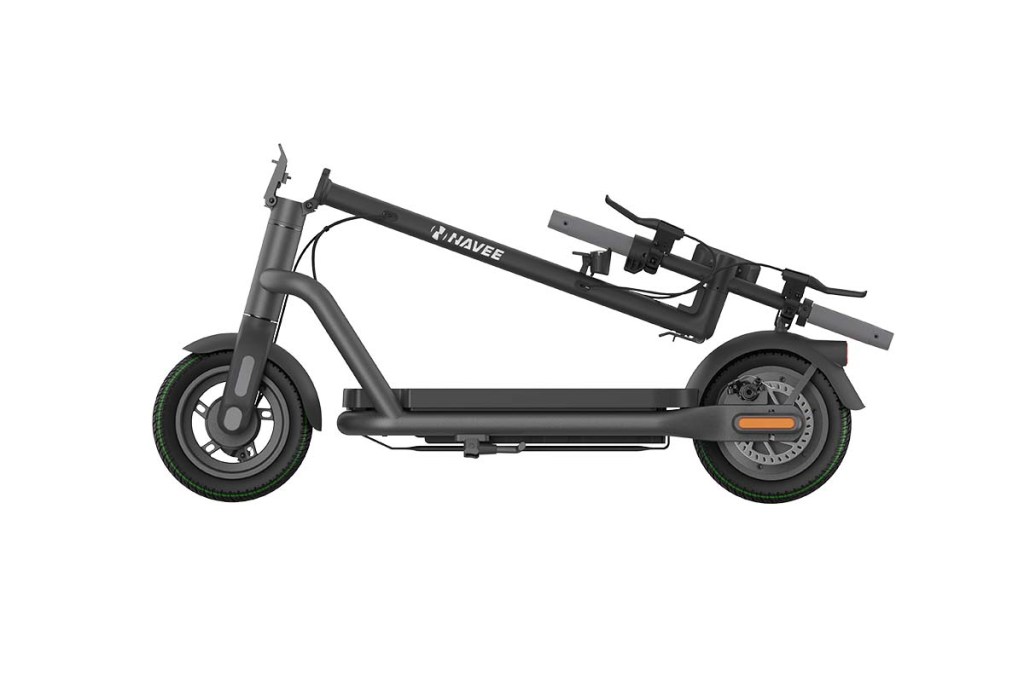 Productshot E-Scooter von der Seite zusammengeklappt