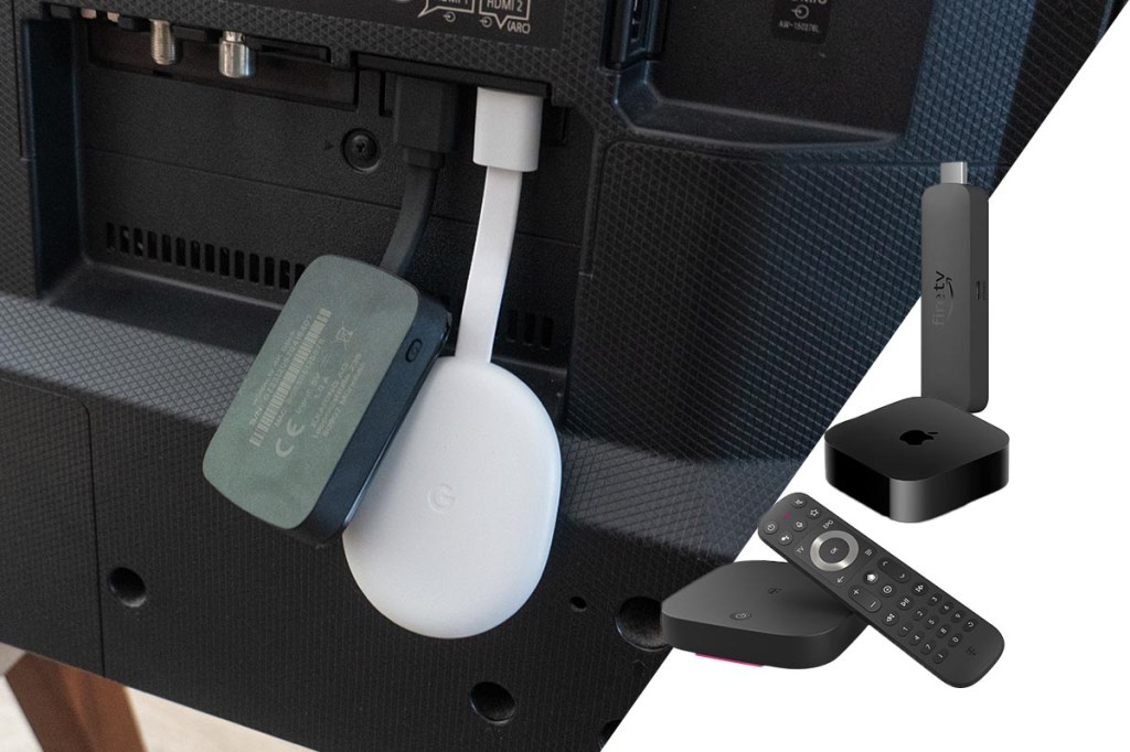 Streaming-Sticks verschiedener Hersteller sind an einem TV angeschlossen.