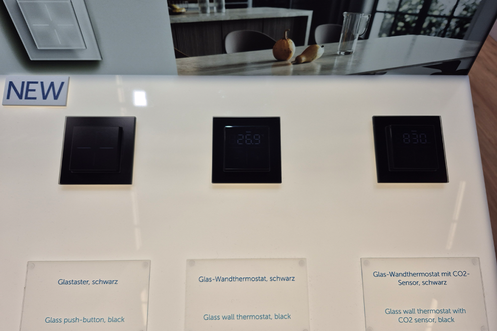 Die neuen Glastaster werden gebündelt gezeigt.