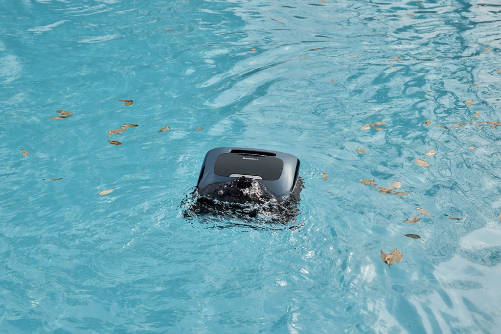 Beatbot Poolroboter im Wasser