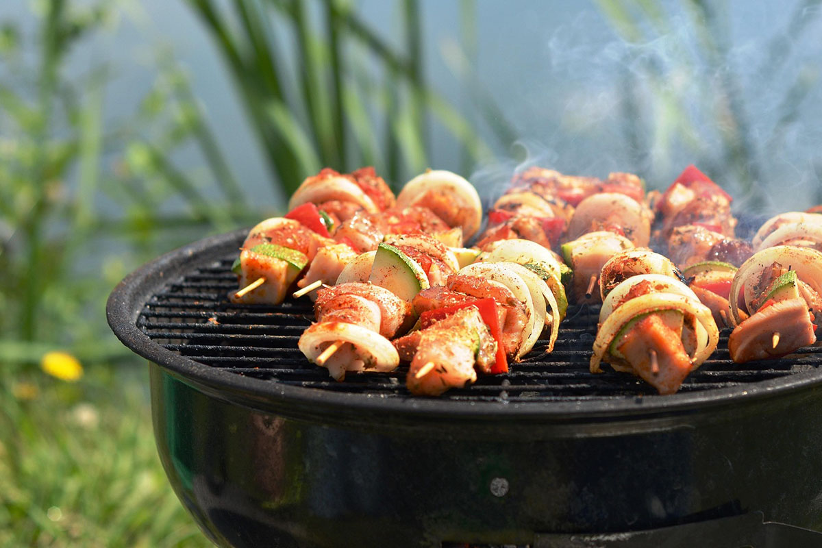 Grill-Zubehör 2025: Das brauchen Sie zum Grillen
