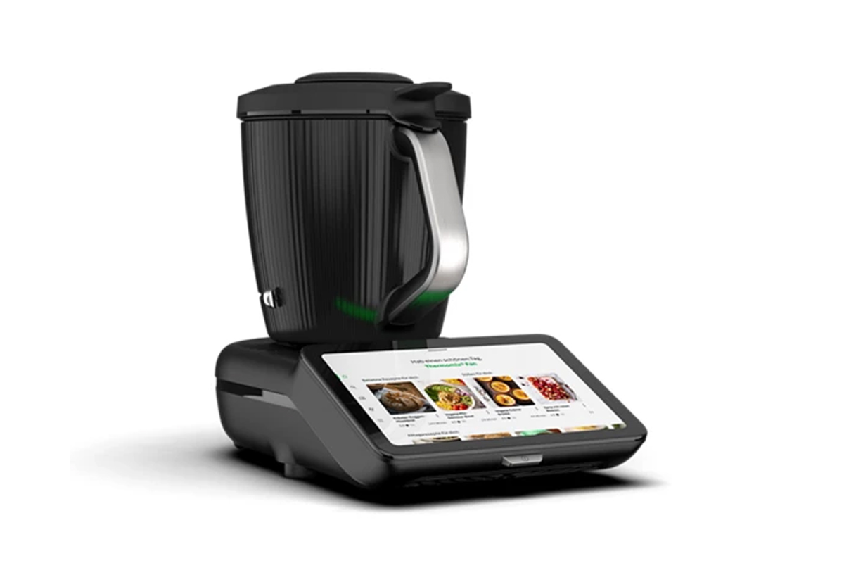 Vorwerks Thermomix TM7 auf weißem Grund.